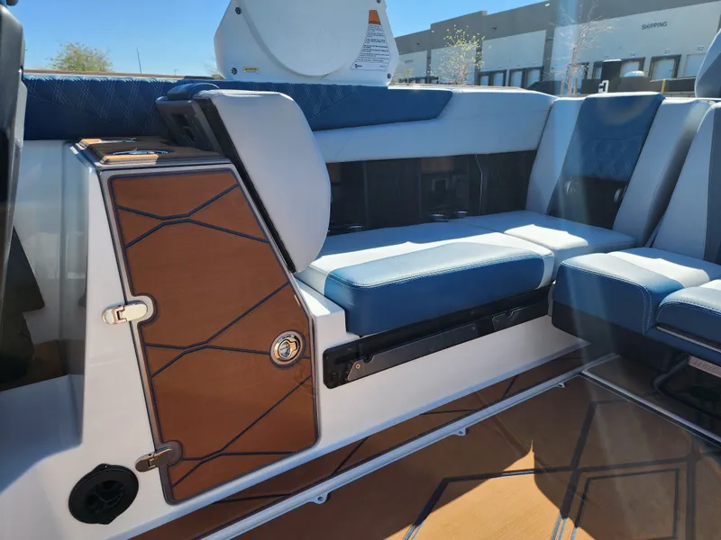 Slide: The Image of Malibu M242 2026 - 32