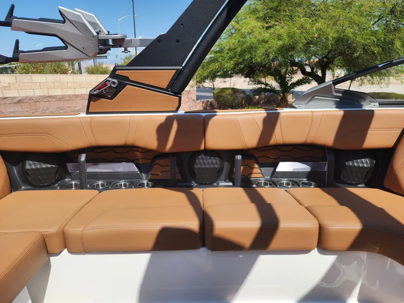 Slide: The Image of Malibu 23 MXZ 2026 - 26