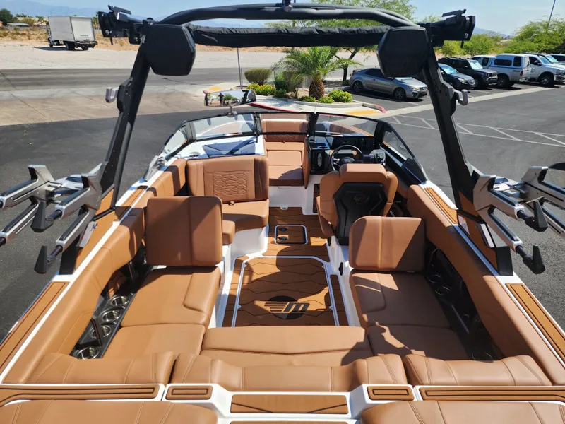 Slide: The Image of Malibu 23 MXZ 2026 - 13