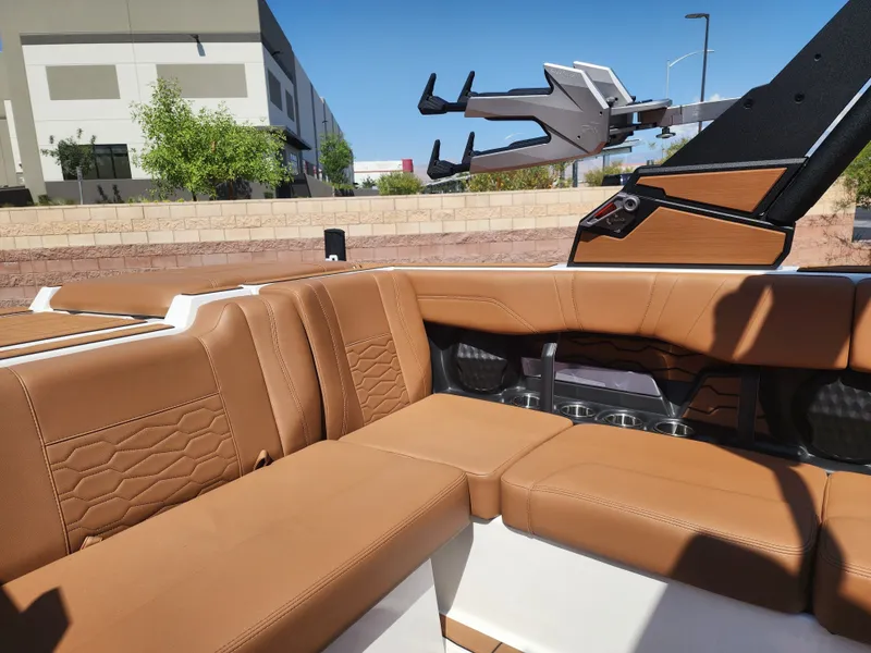 Slide: The Image of Malibu 23 MXZ 2026 - 27