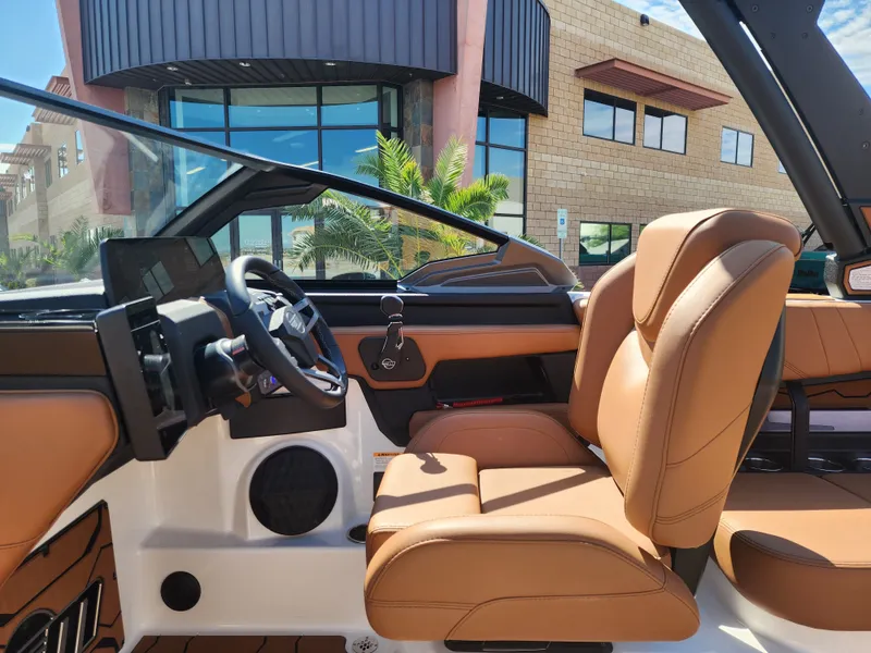 Slide: The Image of Malibu 23 MXZ 2026 - 17