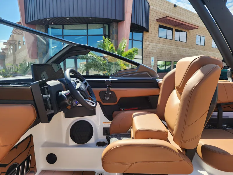 Slide: The Image of Malibu 23 MXZ 2026 - 18