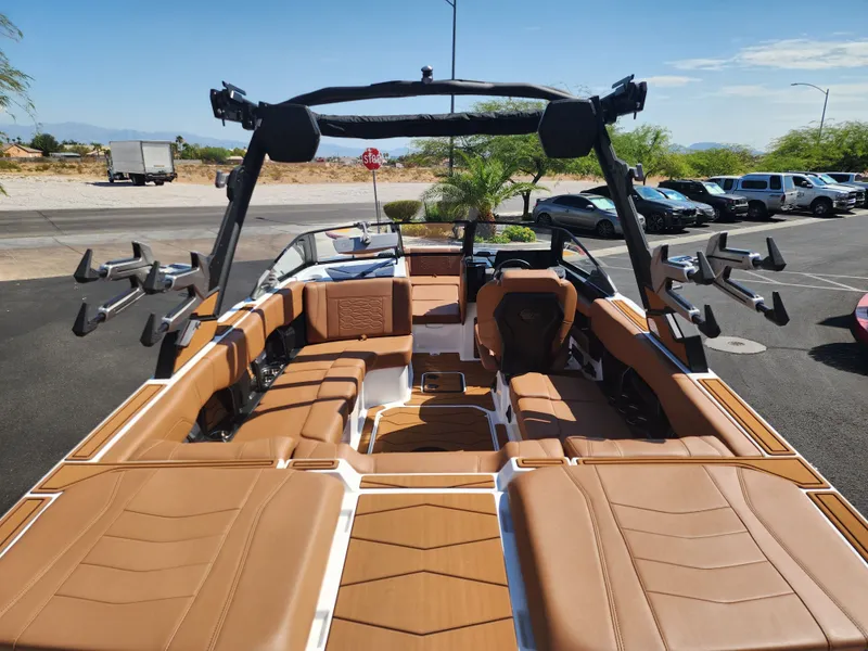 Slide: The Image of Malibu 23 MXZ 2026 - 12