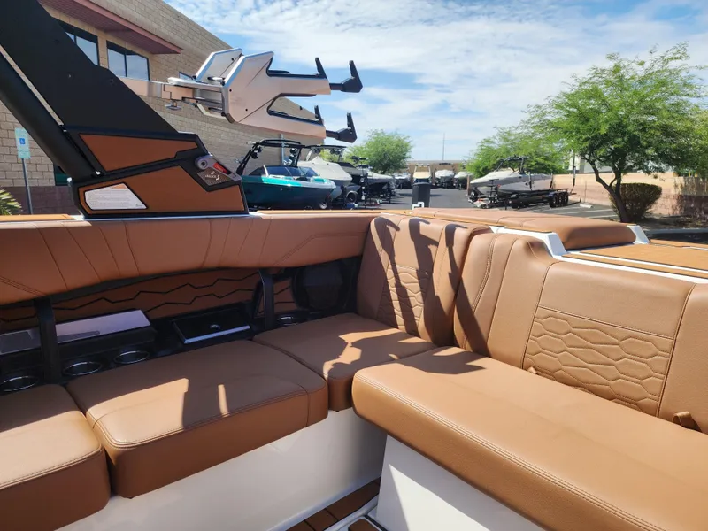 Slide: The Image of Malibu 23 MXZ 2026 - 29