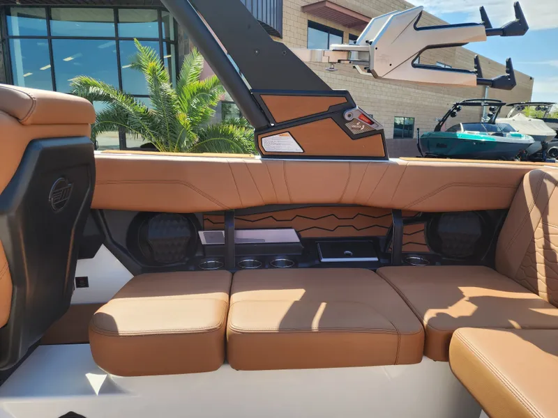 Slide: The Image of Malibu 23 MXZ 2026 - 30