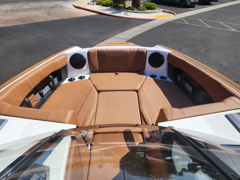 Slide: The Image of Malibu 23 MXZ 2026 - 15