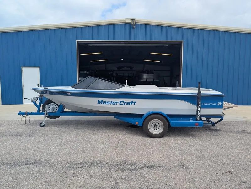 Slide: The Image of MasterCraft ProStar 1990 - 1