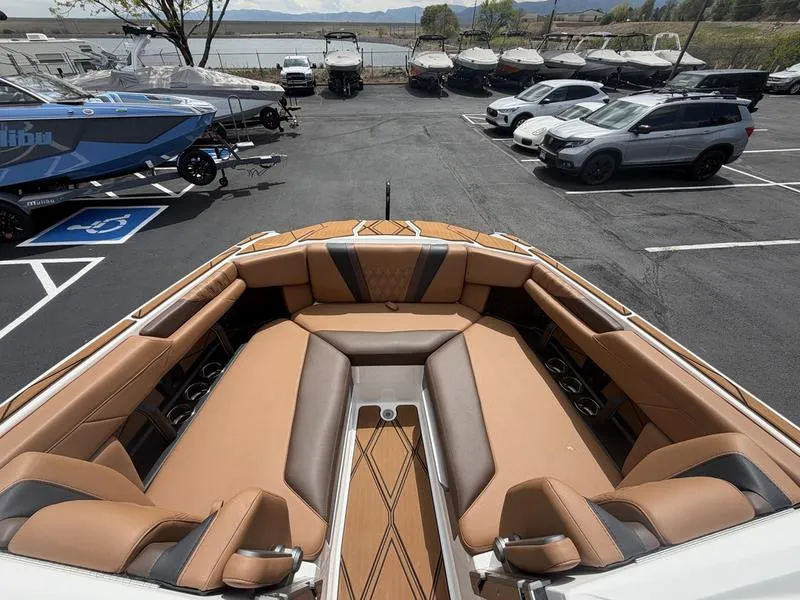 Slide: The Image of Malibu M242 2026 - 20