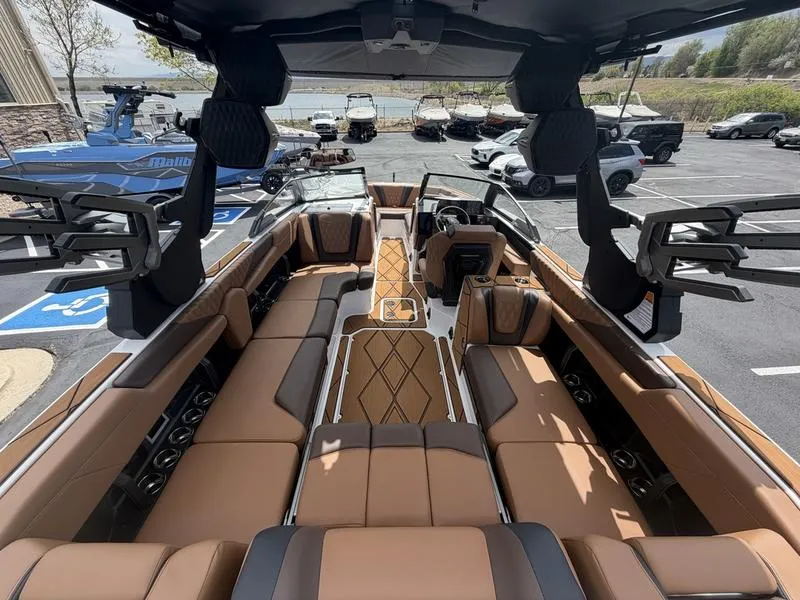 Slide: The Image of Malibu M242 2026 - 15
