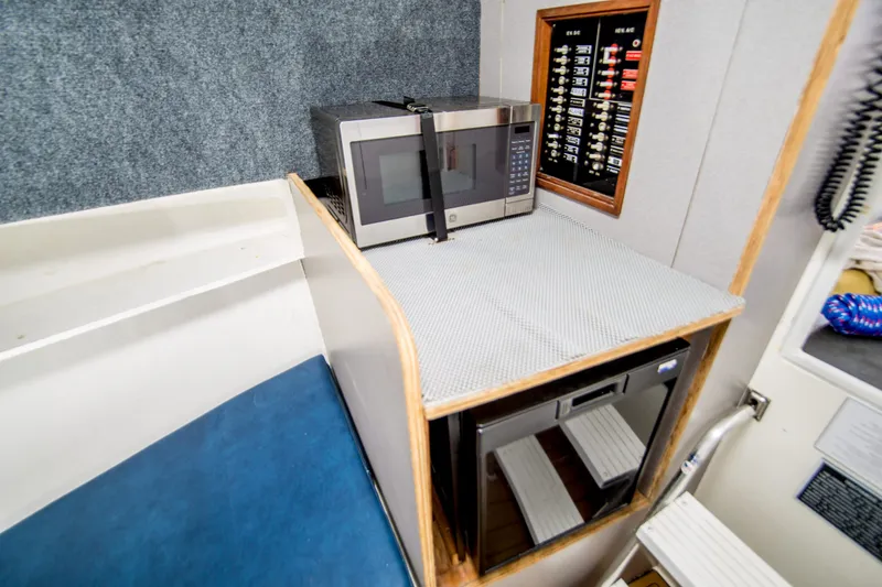 Slide: The Image of Custom Stringari Pilothouse 2005 - 19