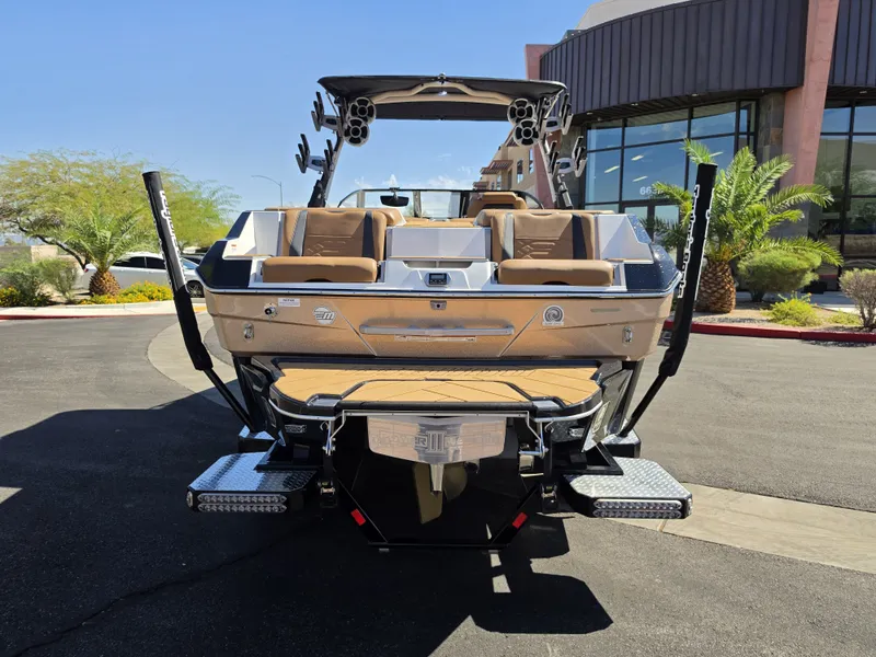 Slide: The Image of Malibu Wakesetter 25 LSV 2022 - 6