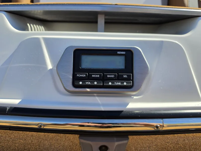 Slide: The Image of Malibu Wakesetter 25 LSV 2022 - 46