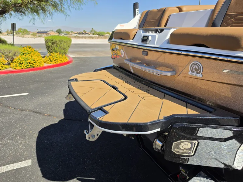 Slide: The Image of Malibu Wakesetter 25 LSV 2022 - 8