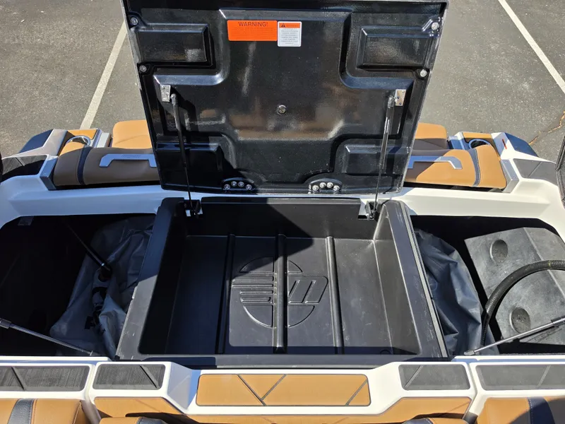 Slide: The Image of Malibu Wakesetter 25 LSV 2022 - 39