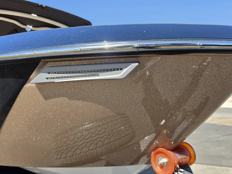 Slide: The Image of Malibu Wakesetter 25 LSV 2022 - 48