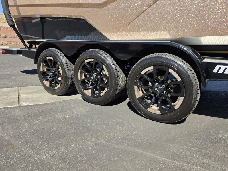 Slide: The Image of Malibu Wakesetter 25 LSV 2022 - 49