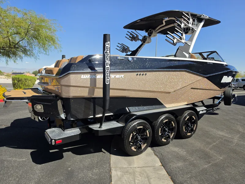 Slide: The Image of Malibu Wakesetter 25 LSV 2022 - 7
