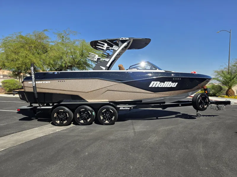 The Image of Malibu Wakesetter 25 LSV 2022 - 0