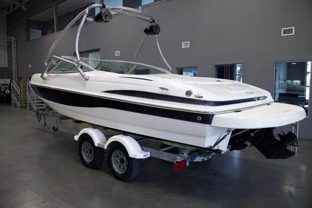 Slide: The Image of Bayliner Marine 2200 RS3 2005 - 2