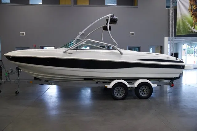 The Image of Bayliner Marine 2200 RS3 2005 - 0