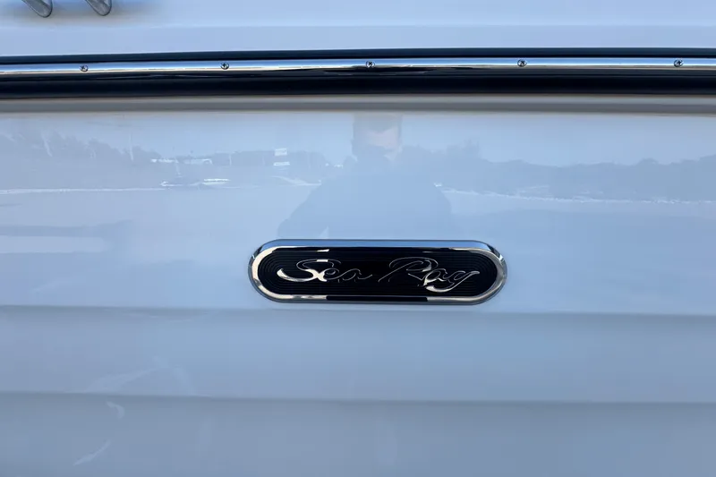 Slide: The Image of Sea Ray SDX 270 2025 - 22