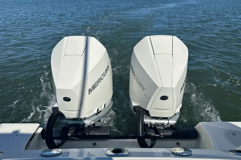 Slide: The Image of Boston Whaler 280 Outrage 2025 - 10