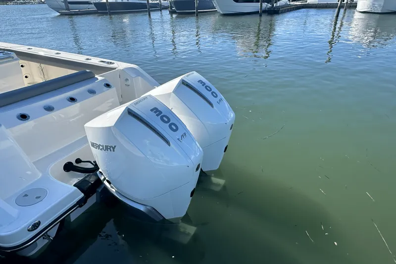 Slide: The Image of Boston Whaler 280 Outrage 2025 - 11