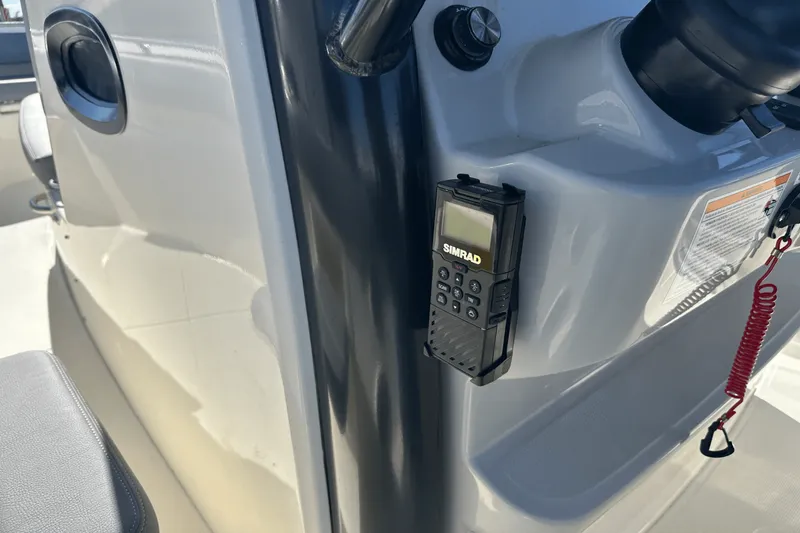 Slide: The Image of Boston Whaler 280 Outrage 2025 - 22