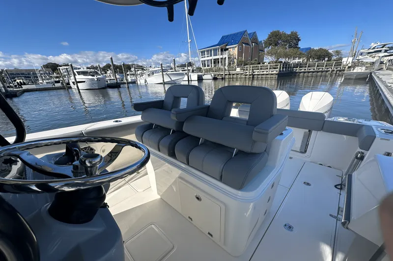 Slide: The Image of Boston Whaler 280 Outrage 2025 - 23
