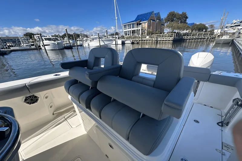 Slide: The Image of Boston Whaler 280 Outrage 2025 - 24
