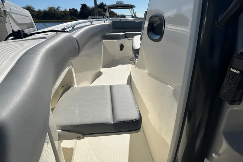 Slide: The Image of Boston Whaler 280 Outrage 2025 - 25