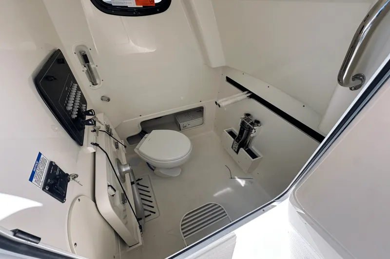 Slide: The Image of Boston Whaler 280 Outrage 2025 - 26