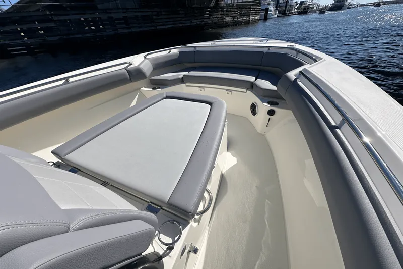 Slide: The Image of Boston Whaler 280 Outrage 2025 - 28