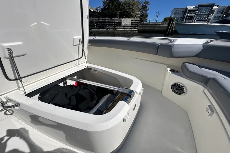 Slide: The Image of Boston Whaler 280 Outrage 2025 - 29