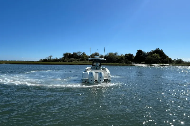 Slide: The Image of Boston Whaler 280 Outrage 2025 - 3