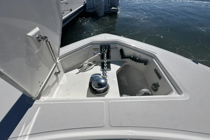 Slide: The Image of Boston Whaler 280 Outrage 2025 - 31