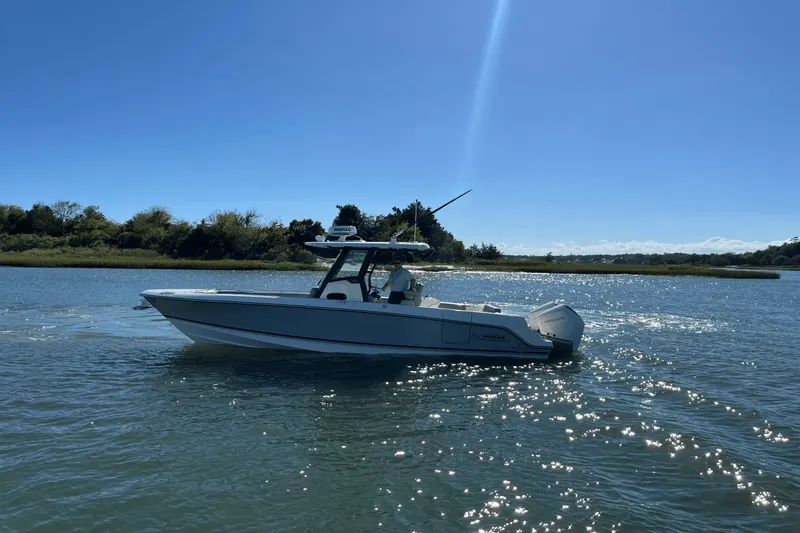 Slide: The Image of Boston Whaler 280 Outrage 2025 - 4