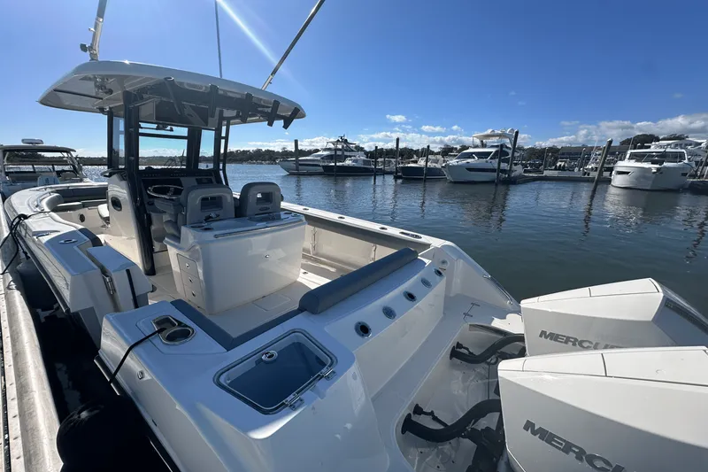 Slide: The Image of Boston Whaler 280 Outrage 2025 - 9