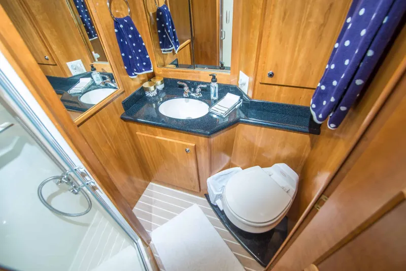 Slide: The Image of Navigator 44 Pilothouse 2005 - 24