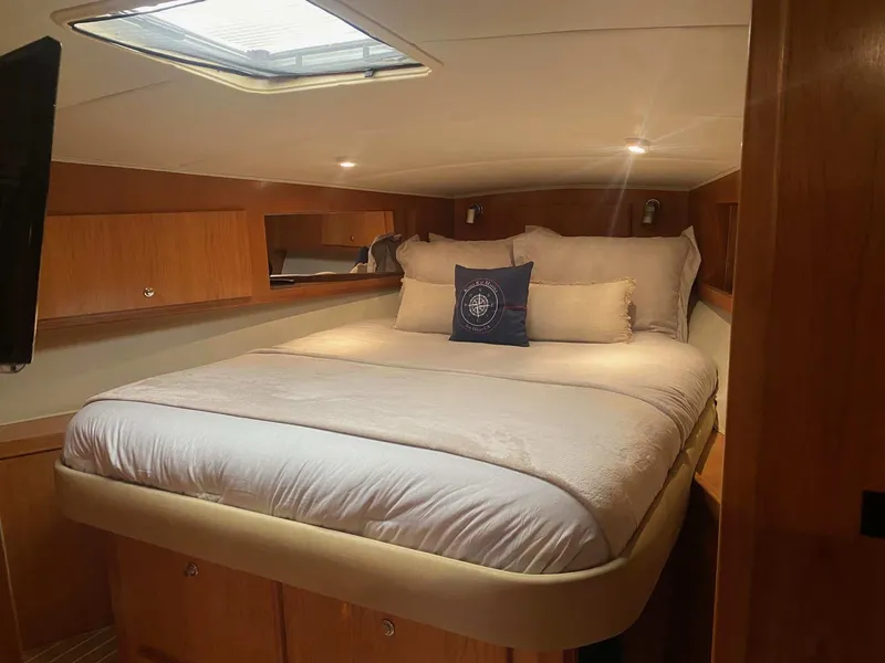 Slide: The Image of Navigator 44 Pilothouse 2005 - 20