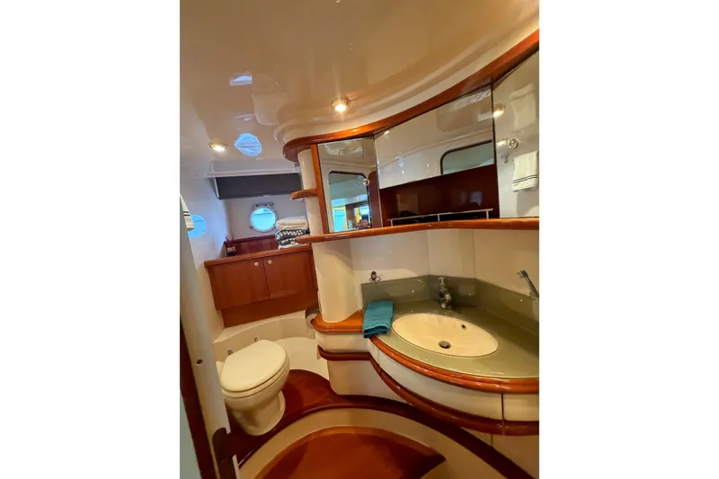Slide: The Image of Azimut 55E 2006 - 27