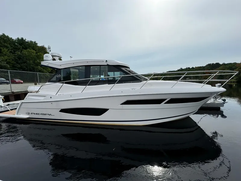 The Image of Regal 38 Grande Coupe 2020 - 0