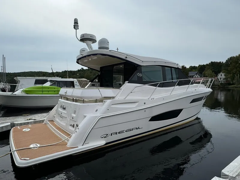 Slide: The Image of Regal 38 Grande Coupe 2020 - 32
