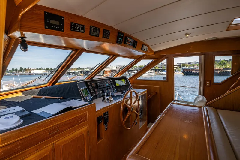 Slide: The Image of Ocean Alexander 520 Pilothouse 1991 - 25