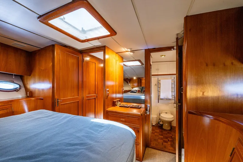 Slide: The Image of Ocean Alexander 520 Pilothouse 1991 - 30