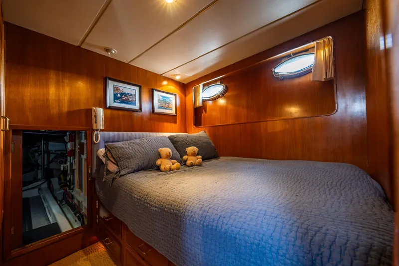 Slide: The Image of Ocean Alexander 520 Pilothouse 1991 - 38