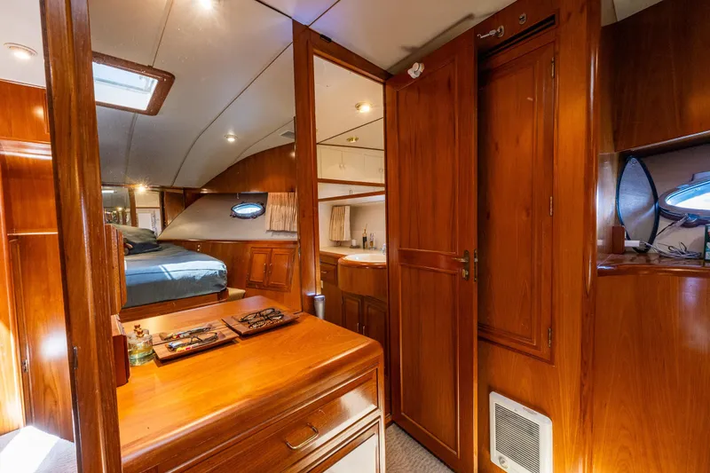 Slide: The Image of Ocean Alexander 520 Pilothouse 1991 - 32