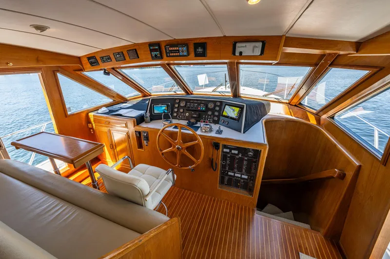 Slide: The Image of Ocean Alexander 520 Pilothouse 1991 - 19