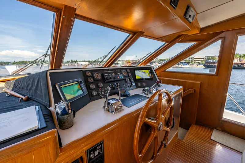Slide: The Image of Ocean Alexander 520 Pilothouse 1991 - 24