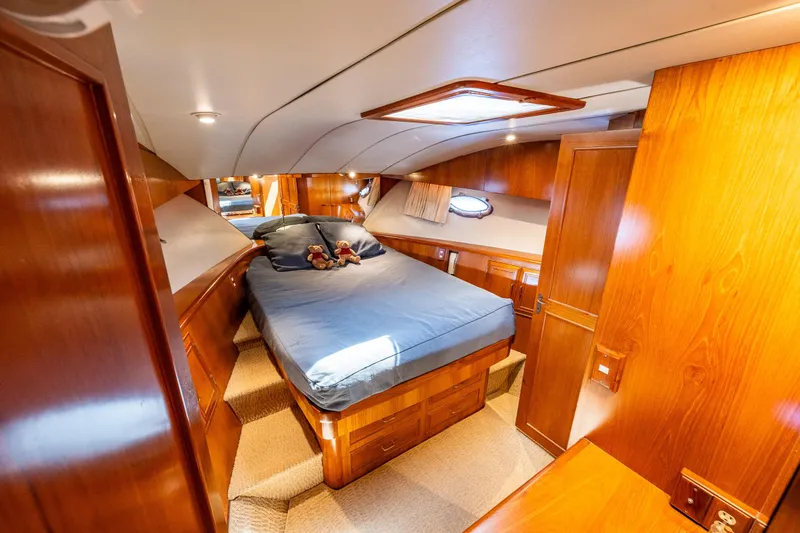Slide: The Image of Ocean Alexander 520 Pilothouse 1991 - 28